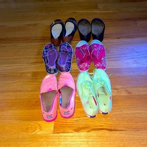 Lot of 6 pair size 4 shoes.